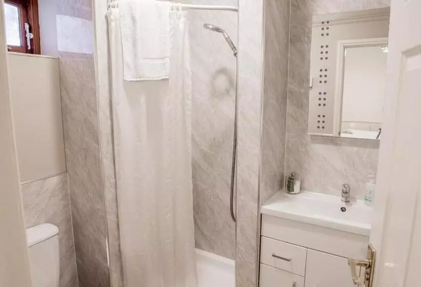 スタンダードルーム, Toothbrush Rooms At Lattice Lodge   Guest Kitchen & Ev Recharging