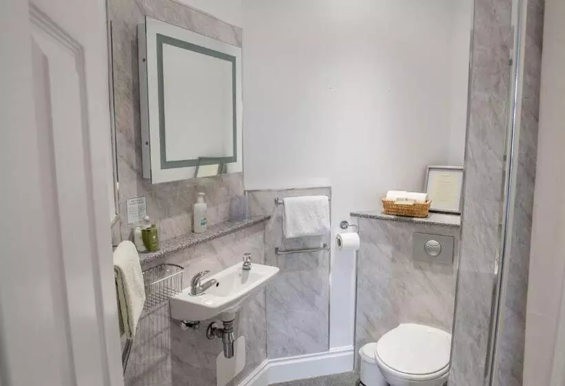 キングサイズベッドのデラックススイート, Toothbrush Rooms At Lattice Lodge   Guest Kitchen & Ev Recharging