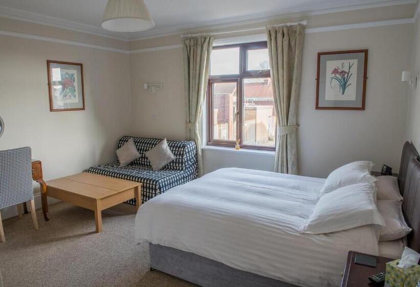 Deluxe Suite King Bed, Toothbrush Rooms At Lattice Lodge   Guest Kitchen & Ev Recharging