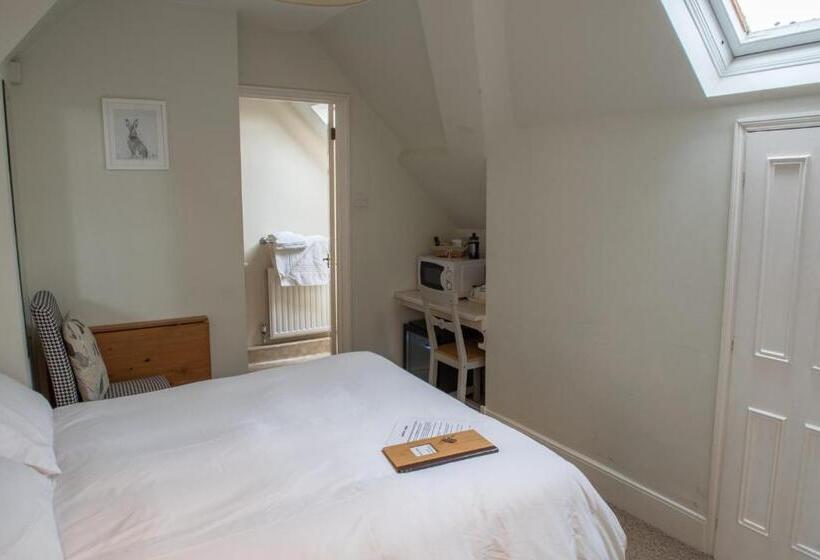 غرفة أساسية, Toothbrush Rooms At Lattice Lodge   Guest Kitchen & Ev Recharging