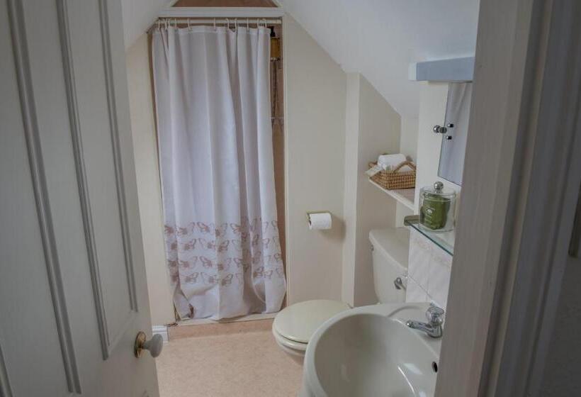 غرفة أساسية, Toothbrush Rooms At Lattice Lodge   Guest Kitchen & Ev Recharging