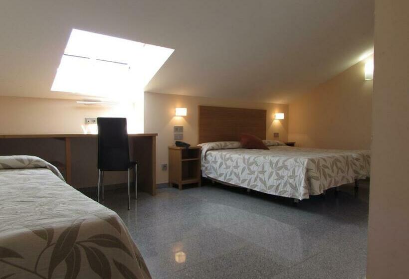 标准三人间, Palacio De Asturias