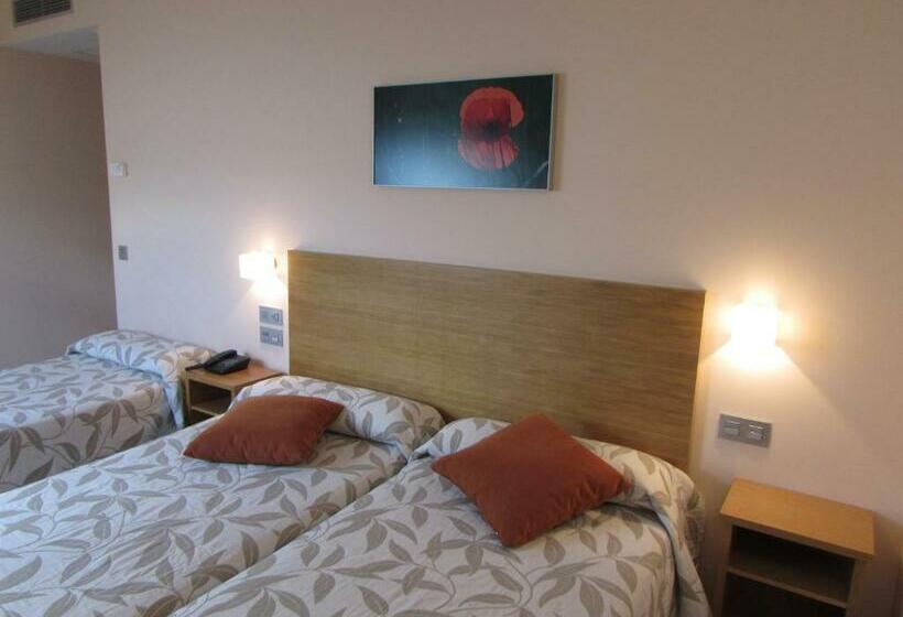 标准三人间, Palacio De Asturias