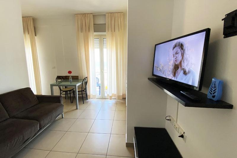 إستوديو سوبيريور, Residence Roxy