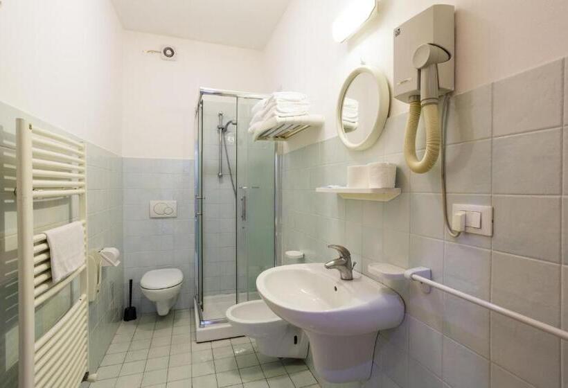 إستوديو سوبيريور, Residence Roxy