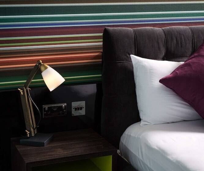 Номер Стандарт, Village Hotel Farnborough