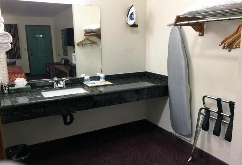 غرفة قياسية سرير كينج, Westward Inn