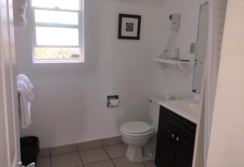 غرفة عائلية, Westward Inn