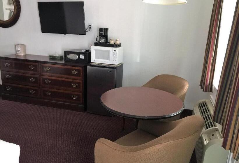 غرفة عائلية, Westward Inn