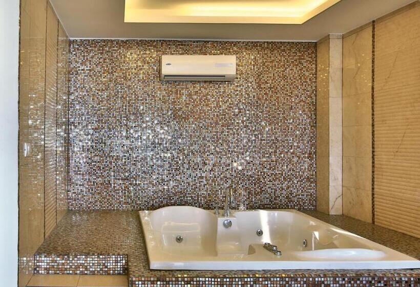 سوییت لوکس, Lamedina Hotel & Resort