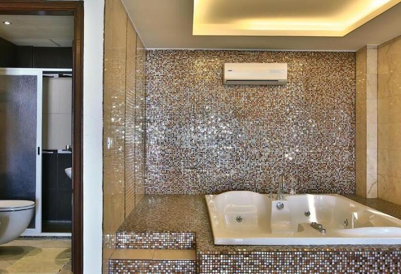 سوییت لوکس, Lamedina Hotel & Resort