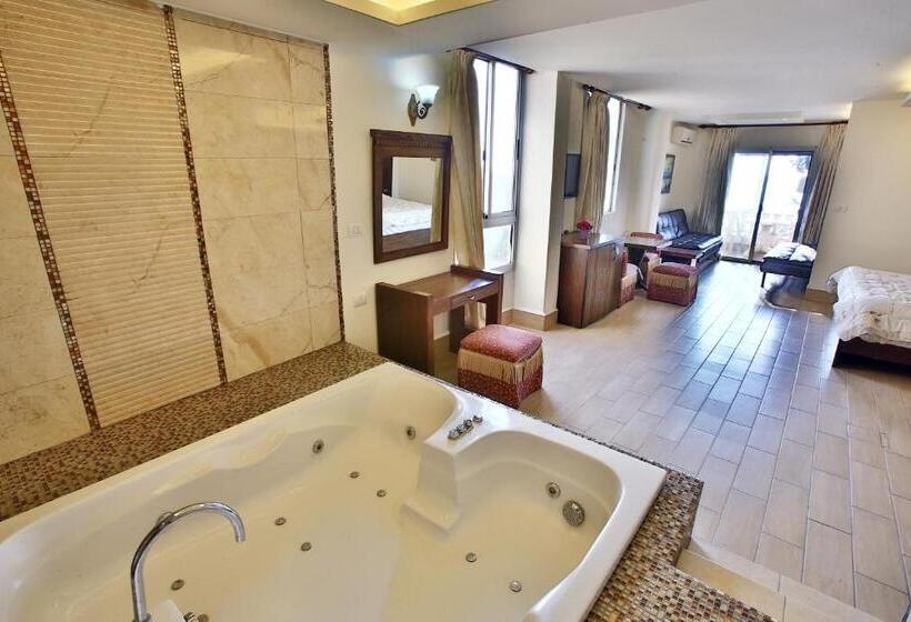 سوییت لوکس, Lamedina Hotel & Resort