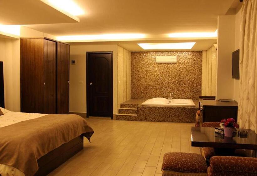 سوییت لوکس, Lamedina Hotel & Resort