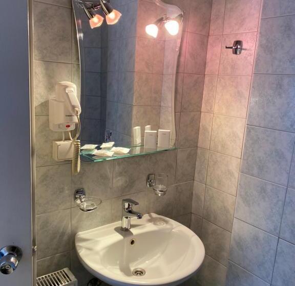 이코노미 룸, Milos Villas