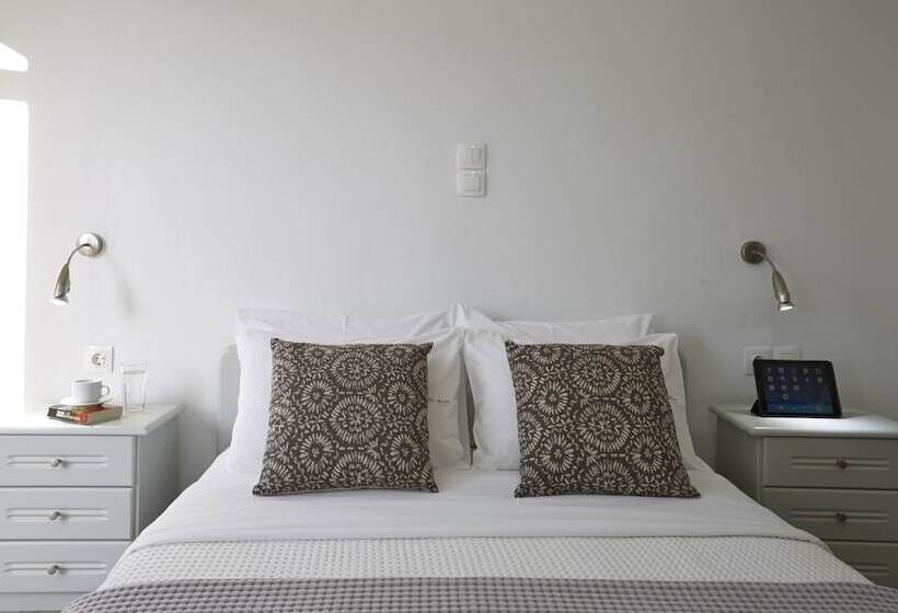 이코노미 룸, Milos Villas