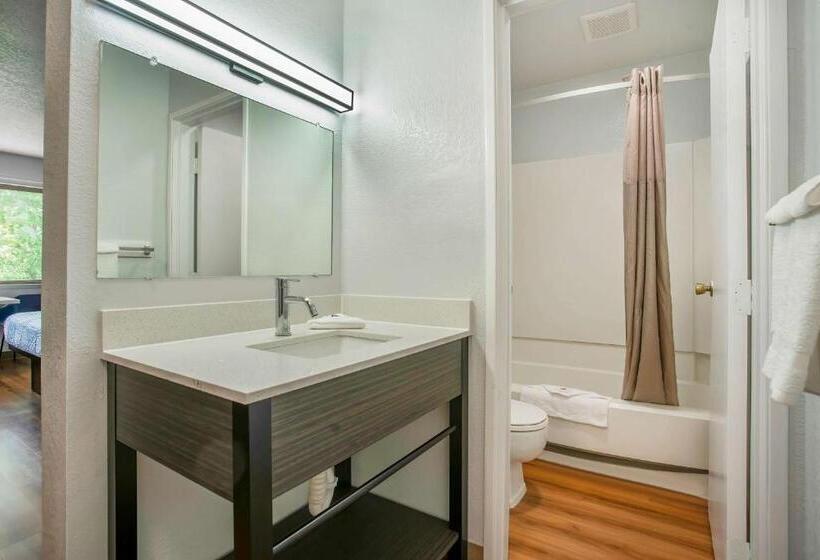 Büyük Çift Kişilik Yataklı Standart Oda, Motel 6gresham, Or  Portland