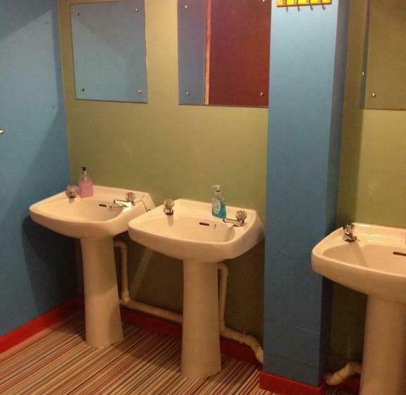 تختخواب در اتاق مشترک, Oban Backpackers