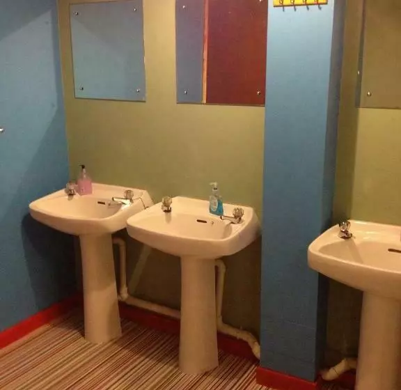 تختخواب در اتاق مشترک, Oban Backpackers