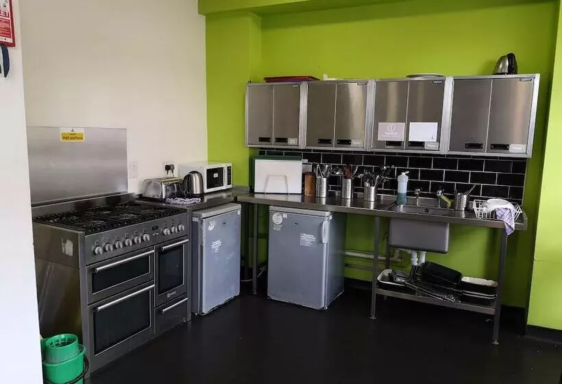 تختخواب در اتاق مشترک, Yha Bristol