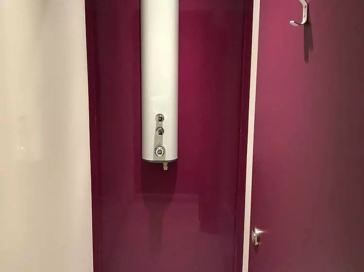 تختخواب در اتاق مشترک, Yha Bristol