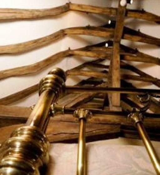 클래식 룸 킹 침대, Bail House