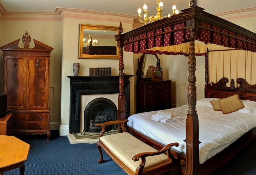 수피리어 룸, Bail House