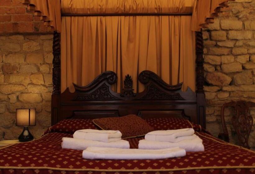 수피리어 룸, Bail House