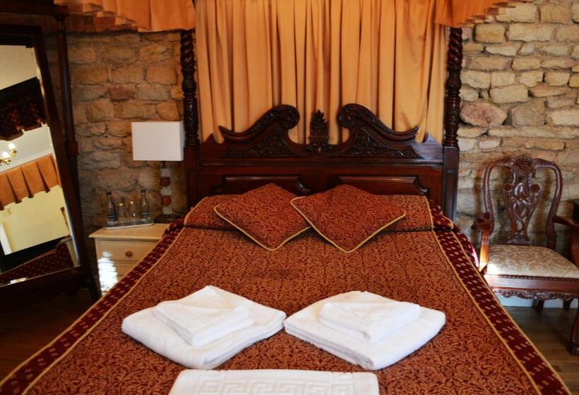 수피리어 룸, Bail House