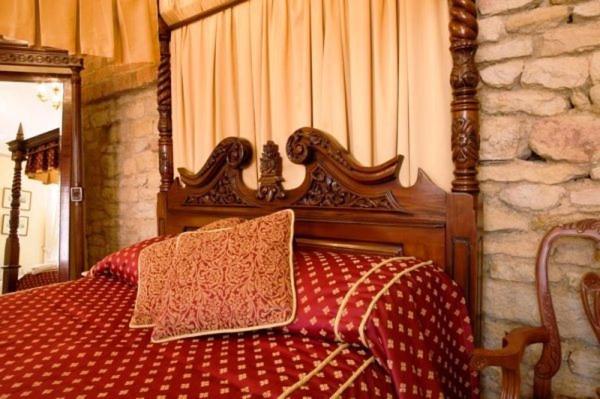 수피리어 룸, Bail House