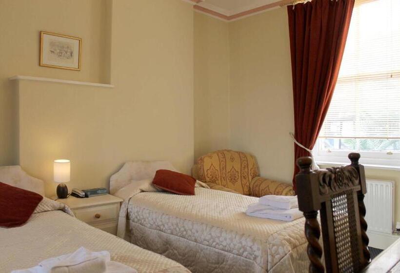 패밀리 룸, Bail House