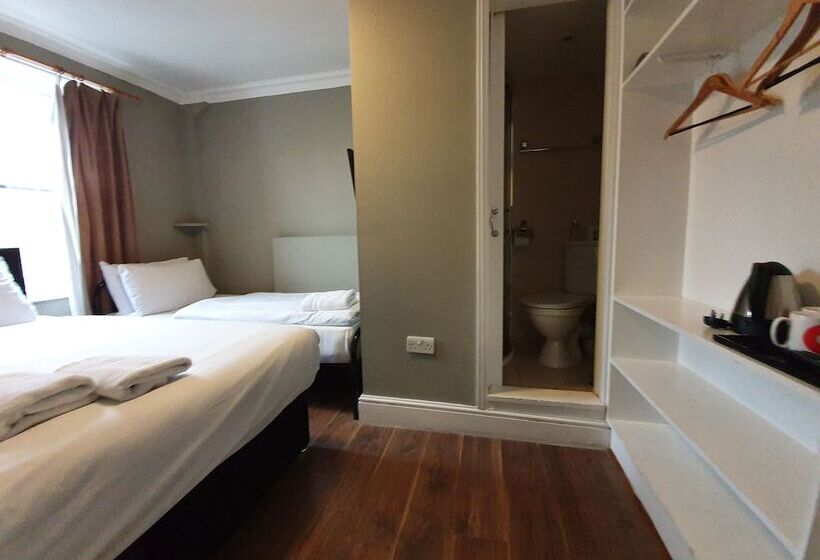 标准三人间, Ebury House