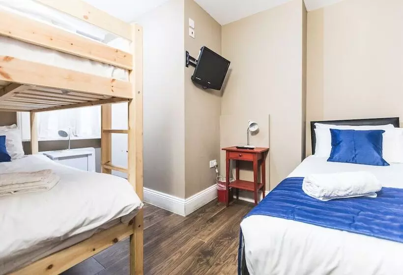 Economy Triple Room, Ebury House