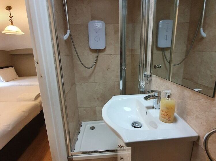 家庭间, Ebury House