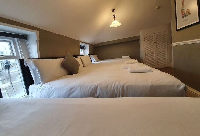 Семейный Номер, Ebury House
