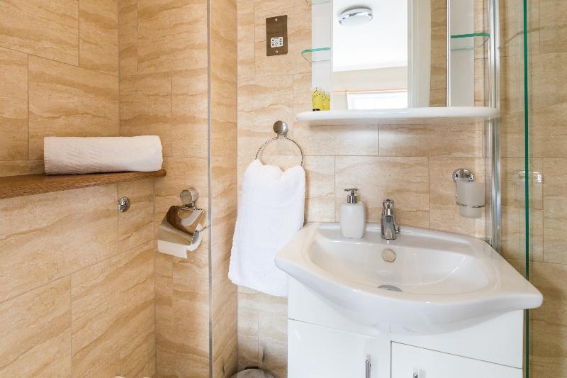 家庭间, Ebury House