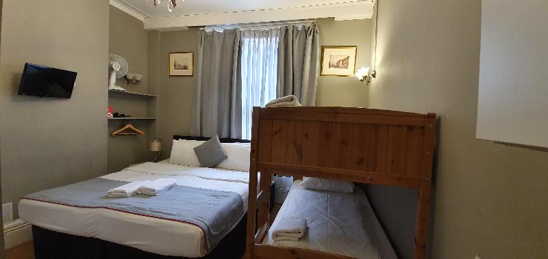 四人标准间, Ebury House