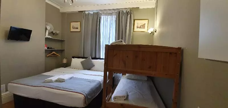 اتاق استاندارد چهار تخته, Ebury House