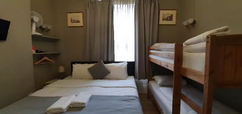 اتاق استاندارد چهار تخته, Ebury House