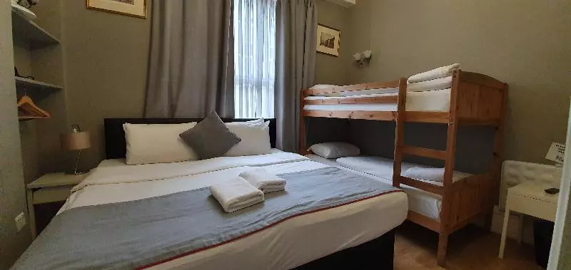 اتاق استاندارد چهار تخته, Ebury House