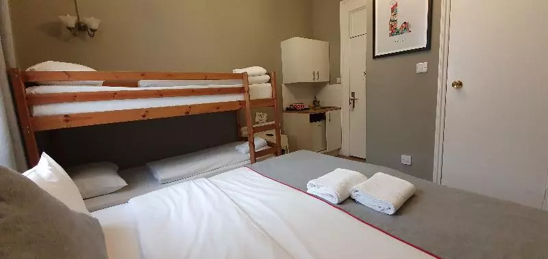 اتاق استاندارد چهار تخته, Ebury House