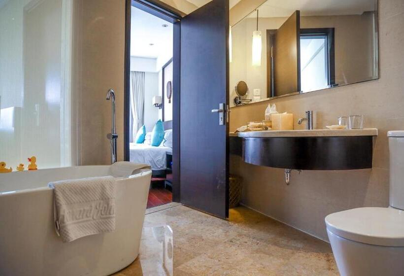 2 Bedrooms Suite Sea View, Howard Johnson Resort Sanya Bay