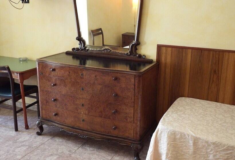 스탠다드 싱글 룸, Touring