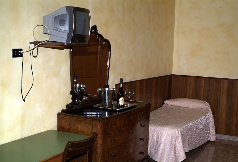 غرفة قياسية فردية, Touring