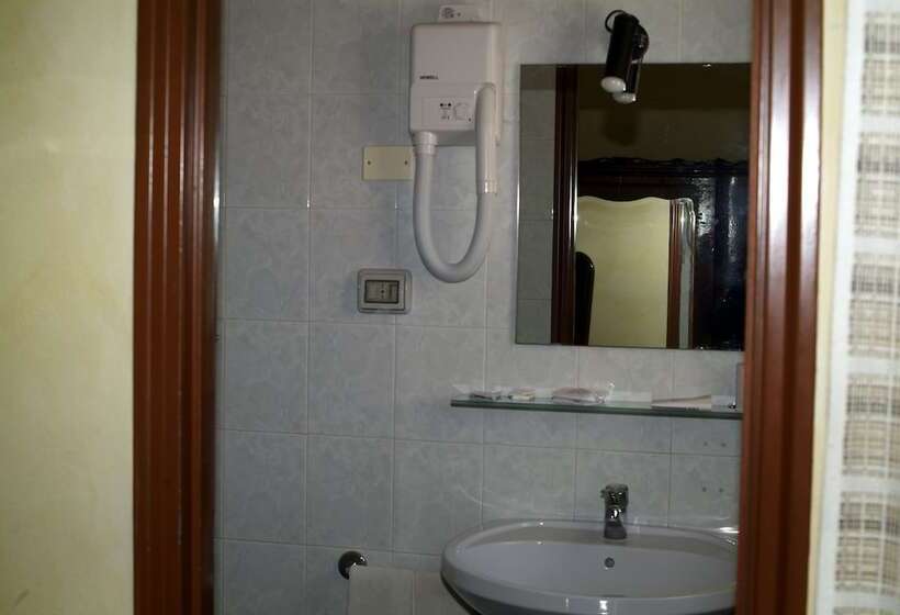 غرفة قياسية فردية, Touring