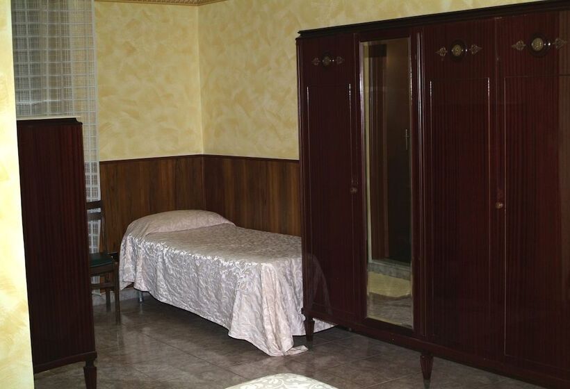 غرفة قياسية, Touring