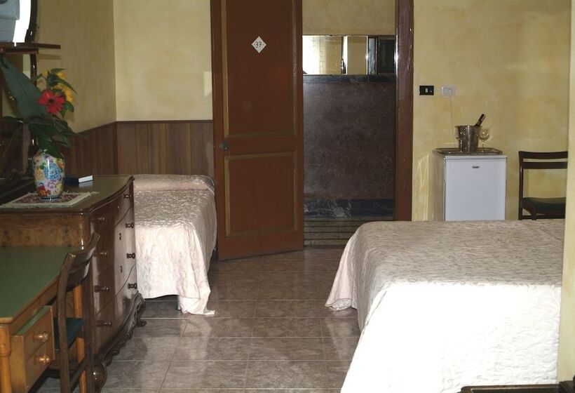 스탠다드 트리플 룸, Touring