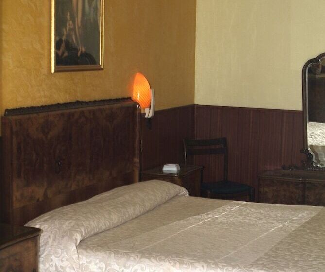 غرفة قياسية, Touring