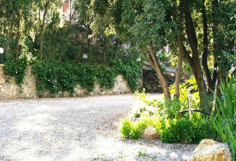 חדר סטנדרט עם מרפסת, Residenza Locci  Rooms & Apartments