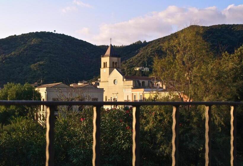 חדר סטנדרט עם מרפסת, Residenza Locci  Rooms & Apartments