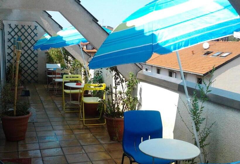 اتاق استاندارد چهار تخته, Star Hostel